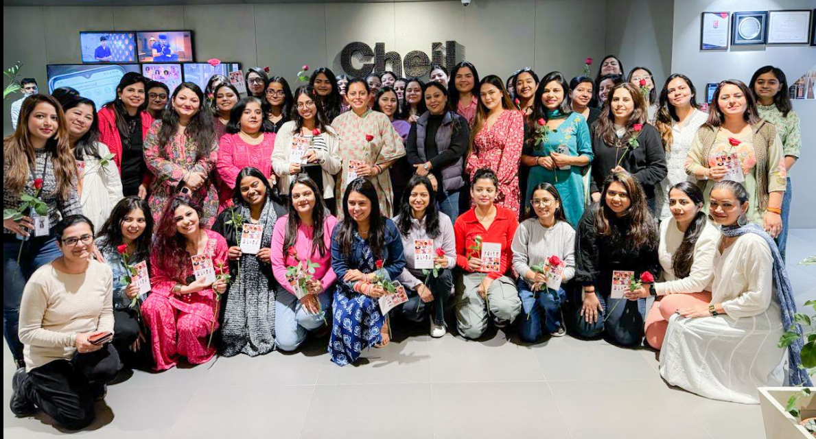 Women At Cheil Section Image